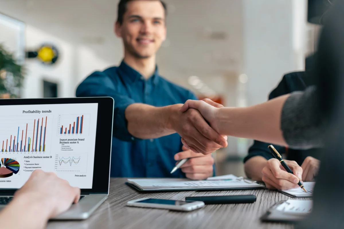 Czy żeby opublikować artykuły sponsorowane potrzebne są studia?